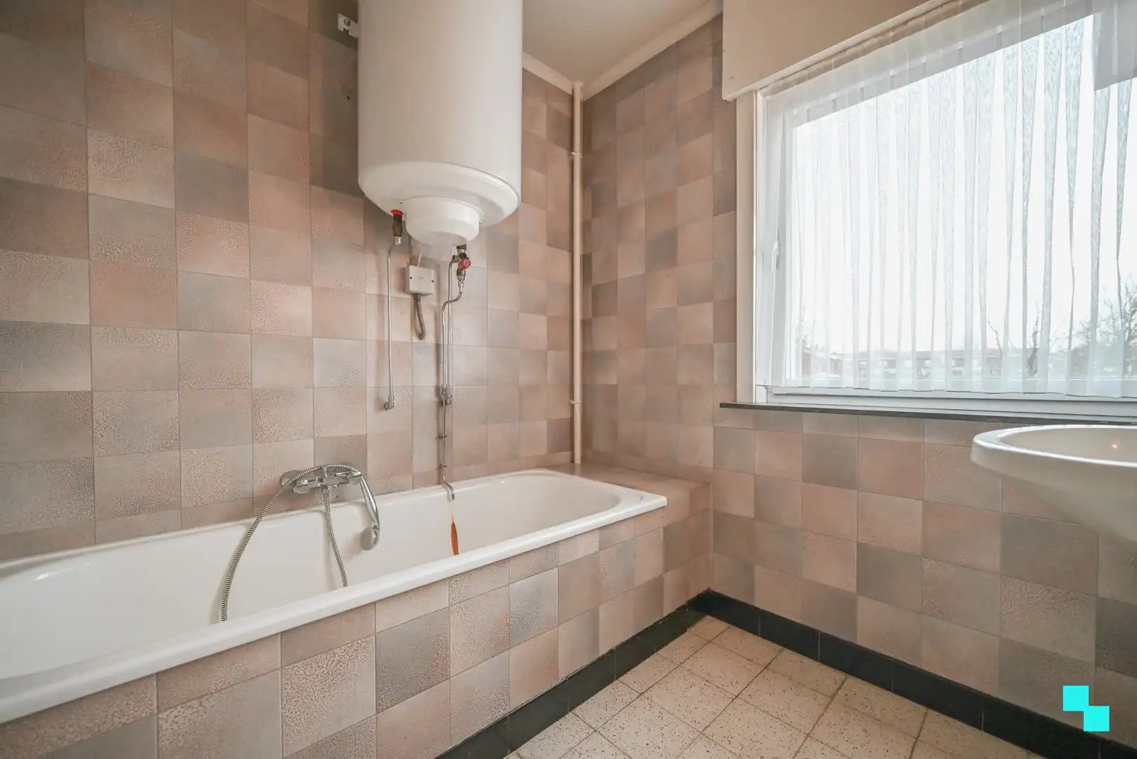 Ruime woonst met vier slaapkamers in het hartje van Kachtem foto 22