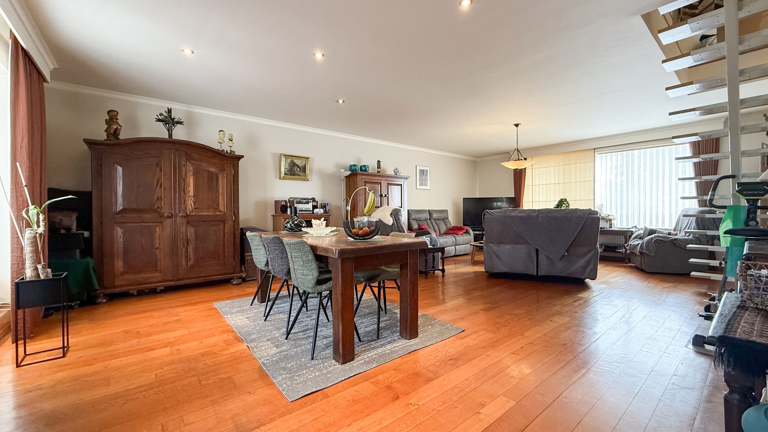 Ruim appartement met groot terras en garage!  foto 8