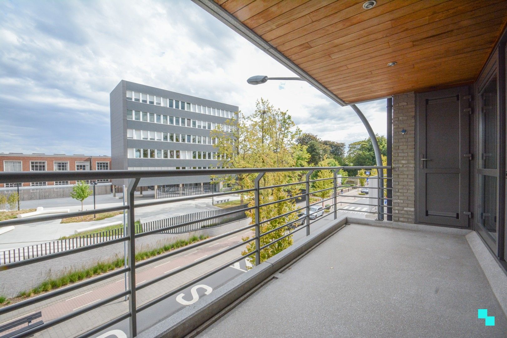 Ruim tweeslaapkamer appartement met terras, garage en staanplaats foto 5