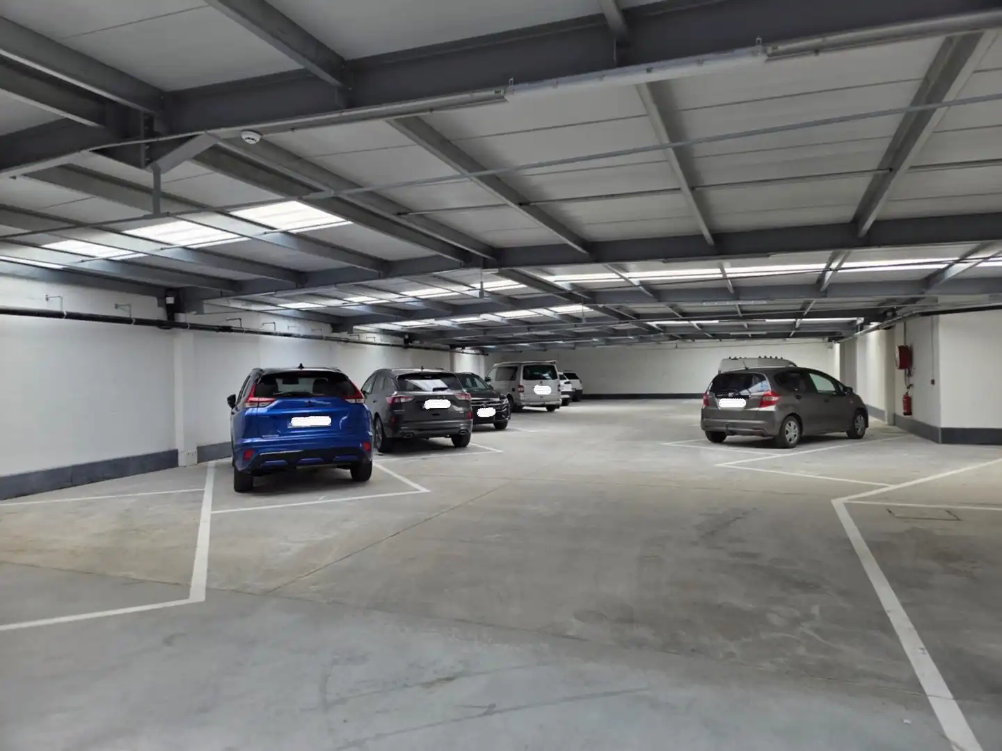Overdekte autostaanplaats in nieuwbouwresidentie Alfredo foto 2