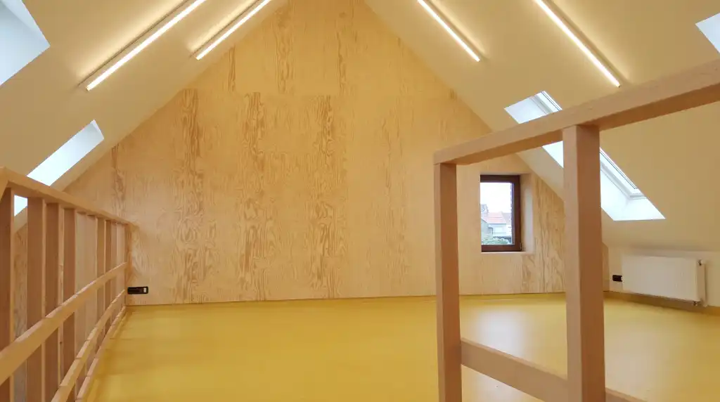 Uniek vastgoed! Exclusieve en creatieve site met twee kantoorruimtes, een polyvalent handelspand, een short-staystudio en een bijzonder architecturale split-levelwoning met ruime tuin, op een boogscheut van het stadscentrum. foto 33