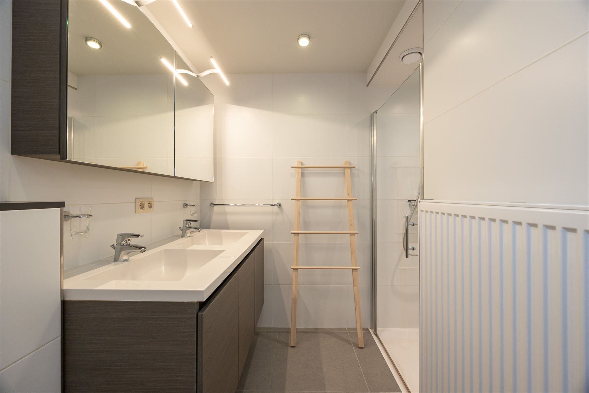 Instapklaar appartement met 2 slaapkamers en garage foto 13