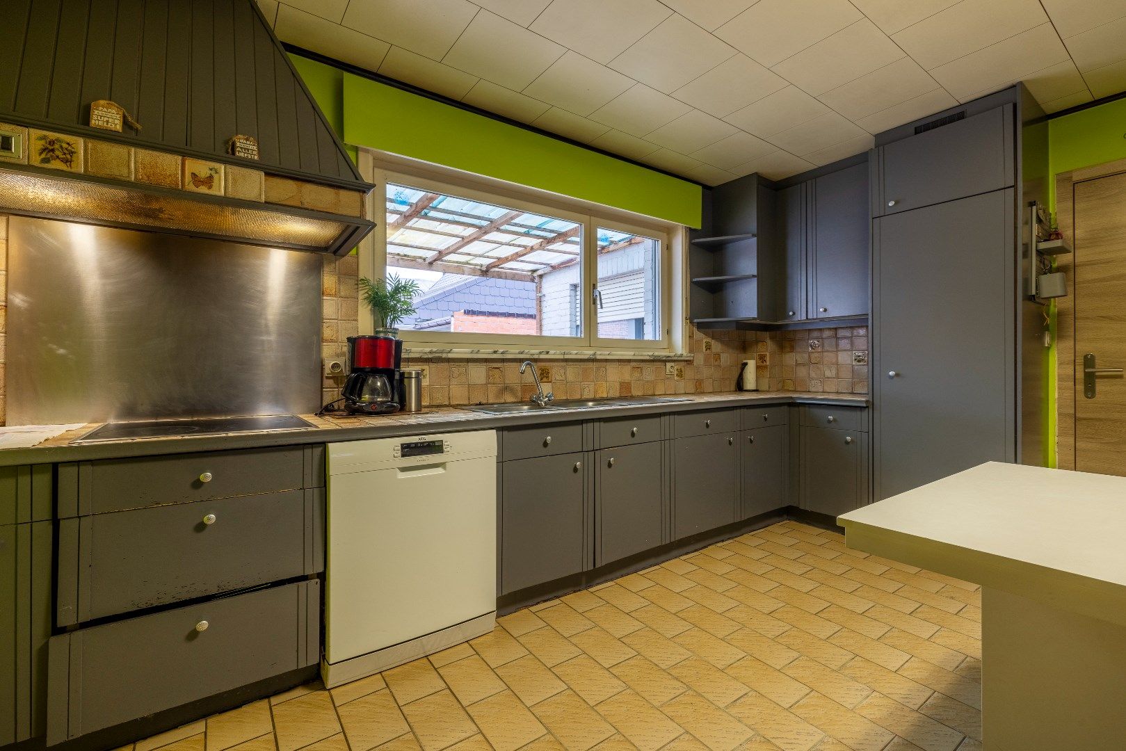 Ruime woning met 4 slk, aparte garage en tuin foto 10