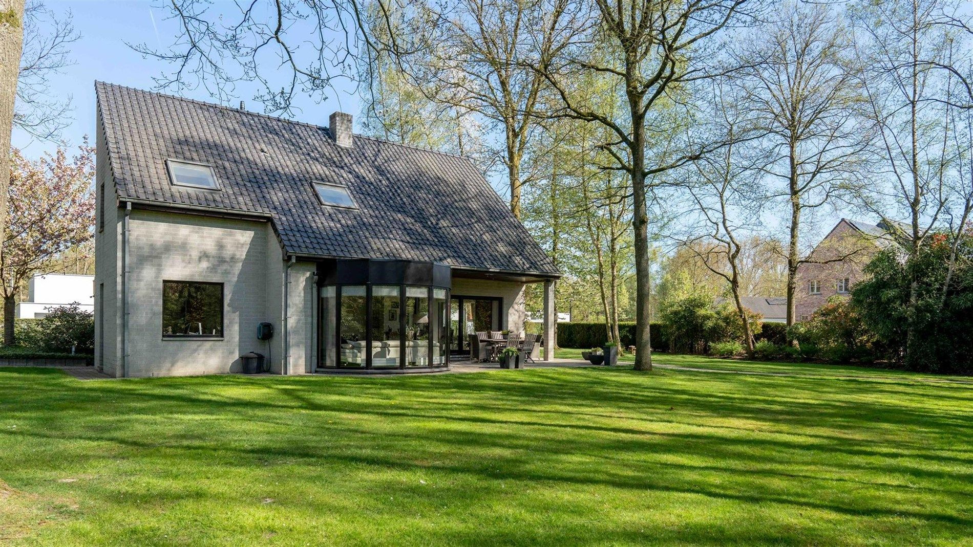 Zeer rustig gelegen villa met 3 ruime slpks en 2 bureaus op 25a te Tremelo  foto 3