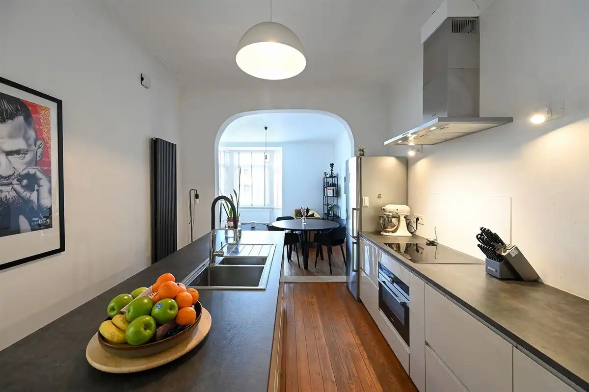 Superleuk appartement met ruime slaapkamer en apart bureel of dressing foto 11