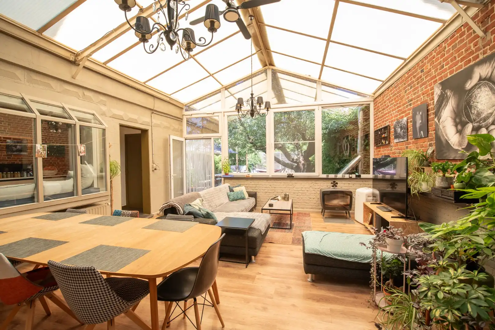 Karaktervolle stadswoning TE KOOP met prachtige stadstuin op toplocatie in Waregem! foto 7