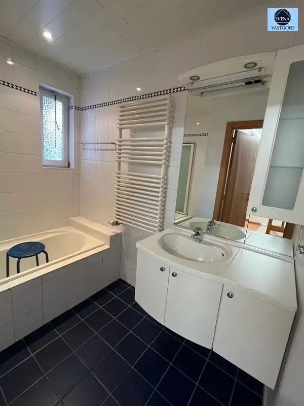 HANDELSHUIS EN APPARTEMENT MET 4 SLAAPKAMERS foto 3