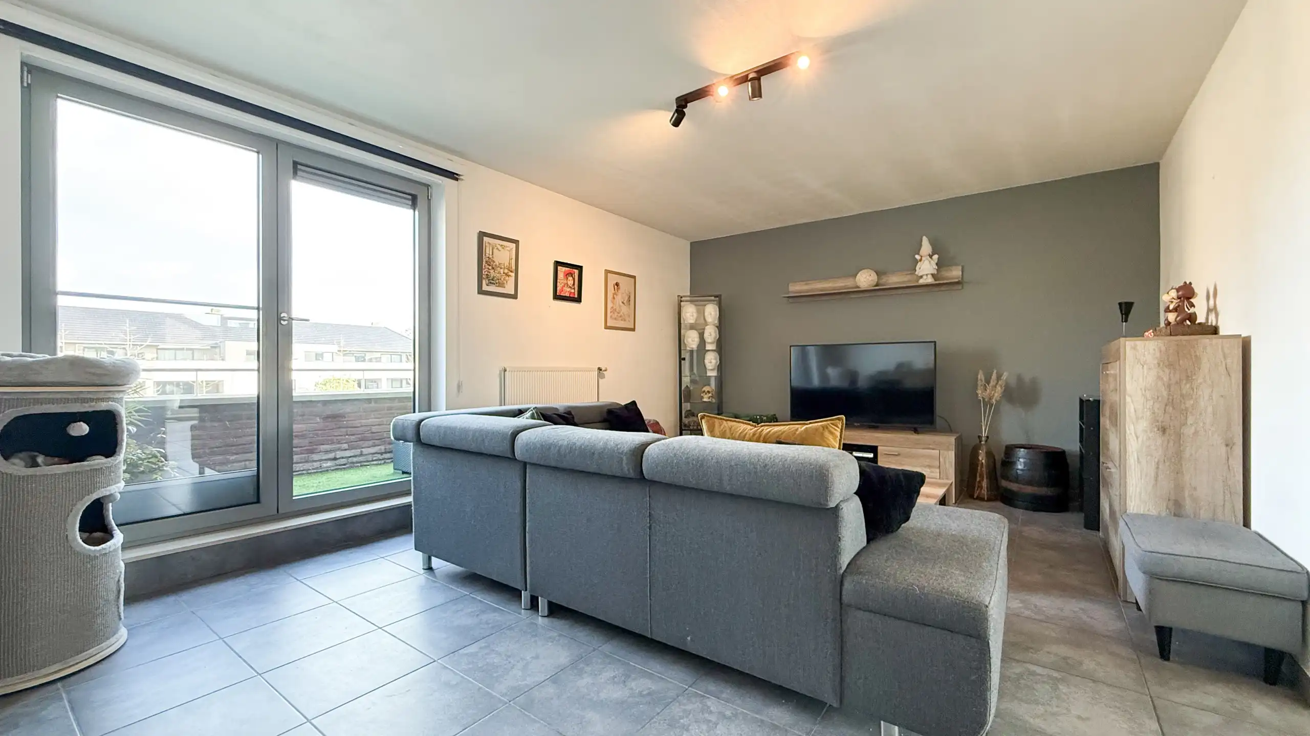 Ruim appartement van 105m² met terras en parking en EPC B! foto 2