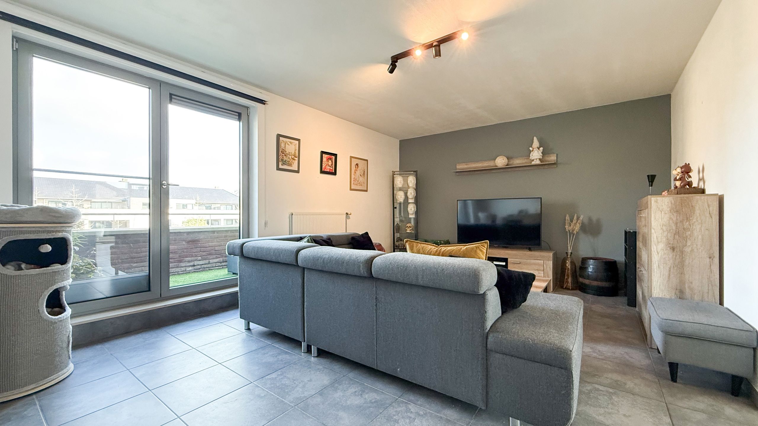 Ruim appartement van 105m² met terras en parking en EPC B! foto 2