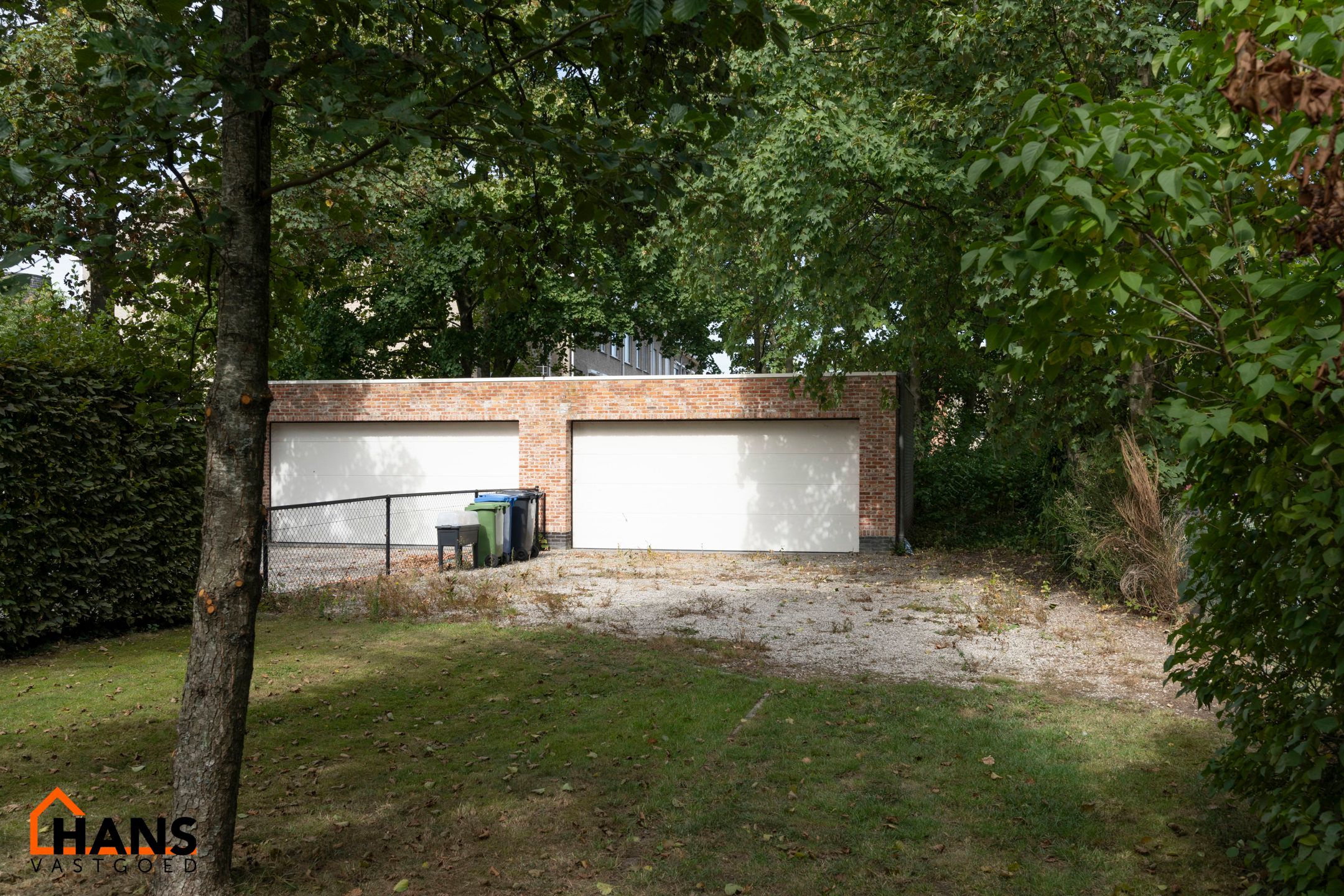 Halfopen landhuis, residentieel gelegen.  foto 27