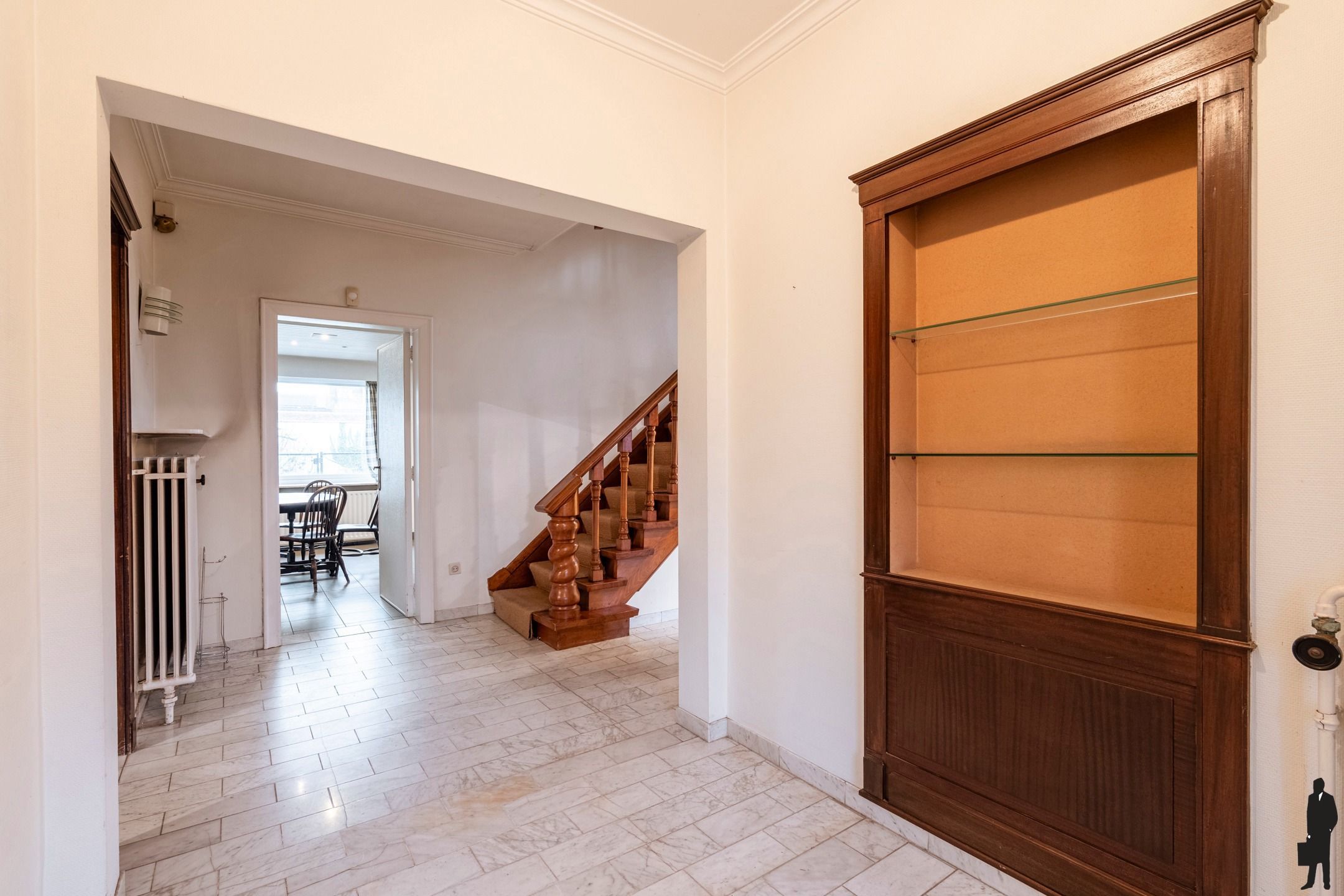 Statige en ruime gezinswoning met 5 slpks op 1.065m² foto 2