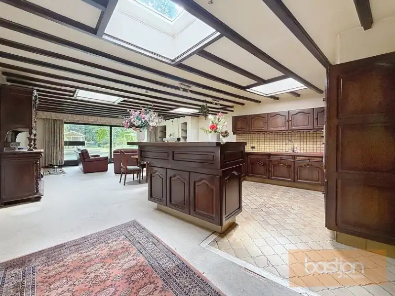 Te renoveren woning met tal van mogelijkheden in hartje Marke foto 5