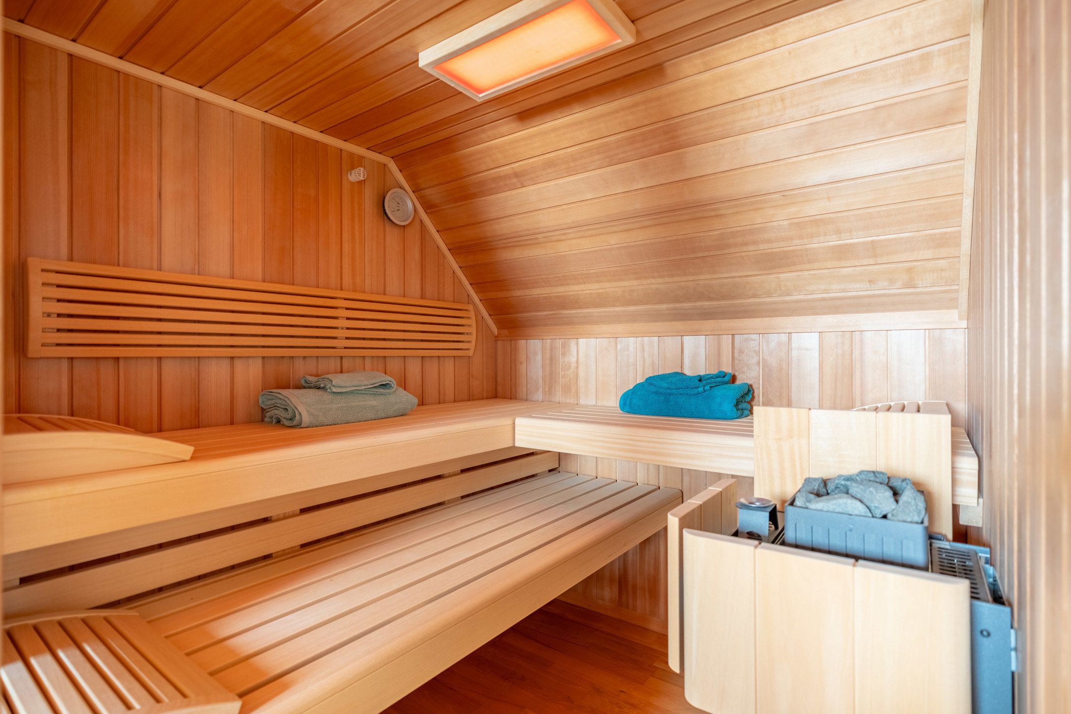 Ruime gezinswoning met 4 slpk's, tuin en garage te Turnhout. foto 23