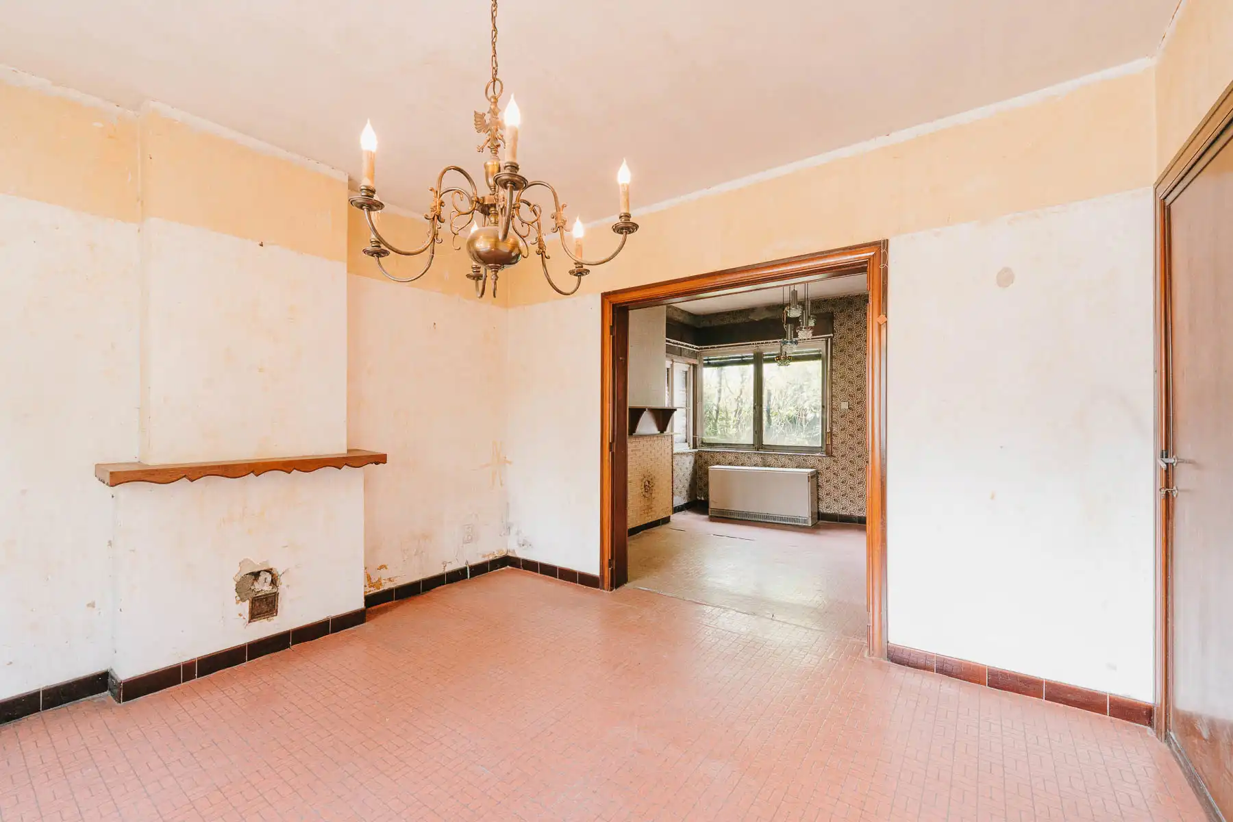 Gezellige, te renoveren open woning in een rustige straat foto 8