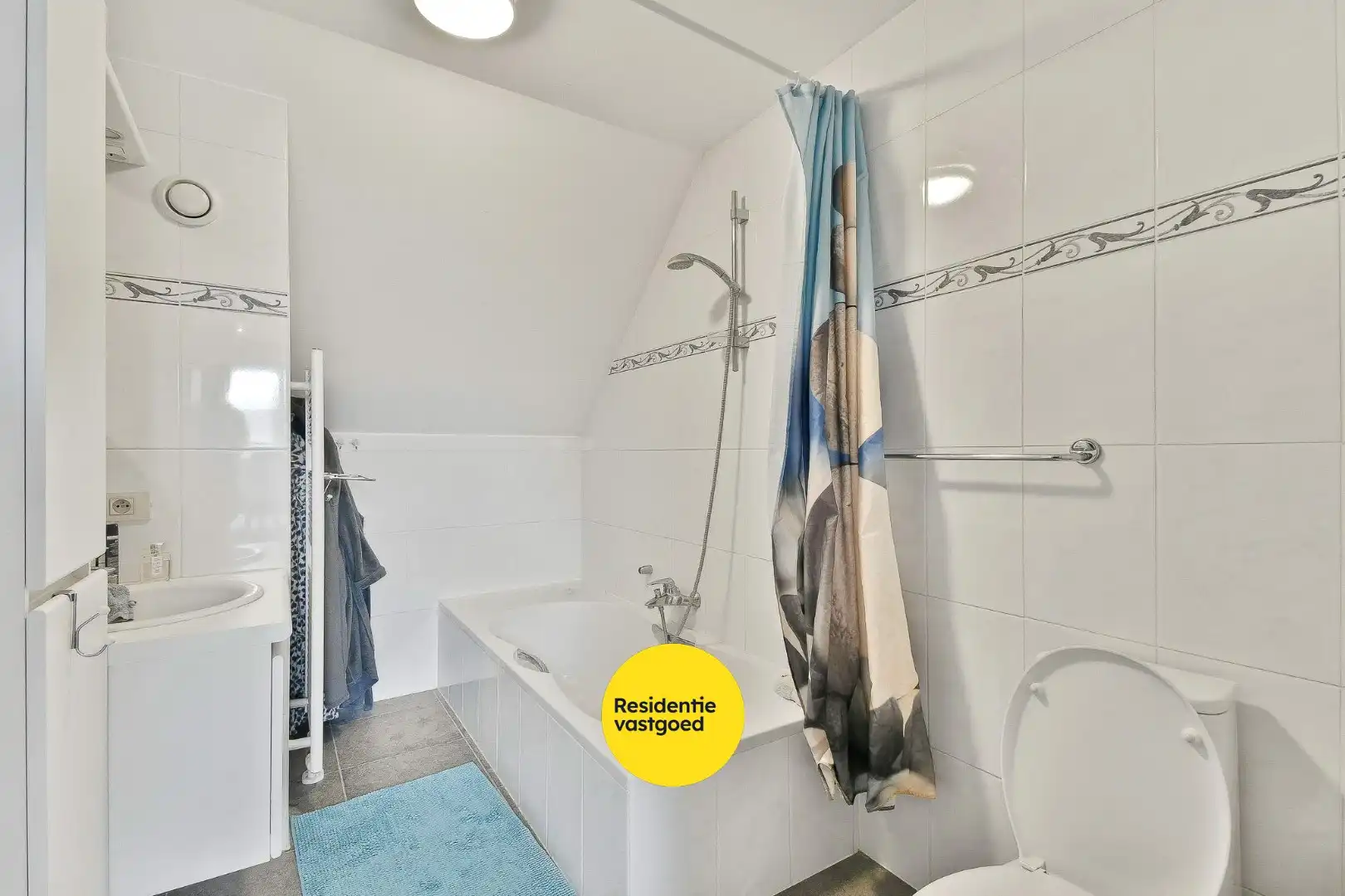 Duplex-appartement in rustige residentie met twee slaapkamers en terras foto 11
