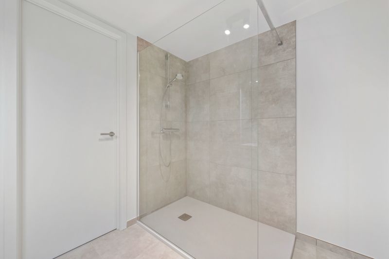 Modern nieuwbouwappartement te koop in Roeselare met gunstige oriëntatie foto 8