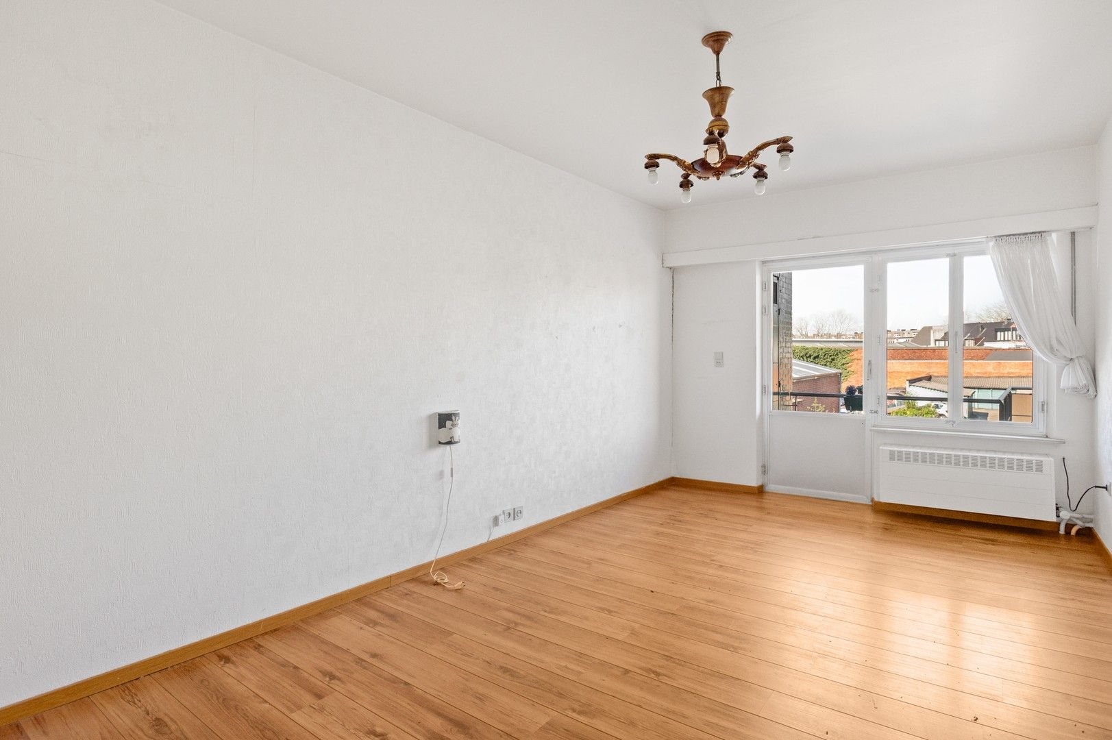 Te renoveren eengezinswoning met 17 garageboxen in Merksem foto 7