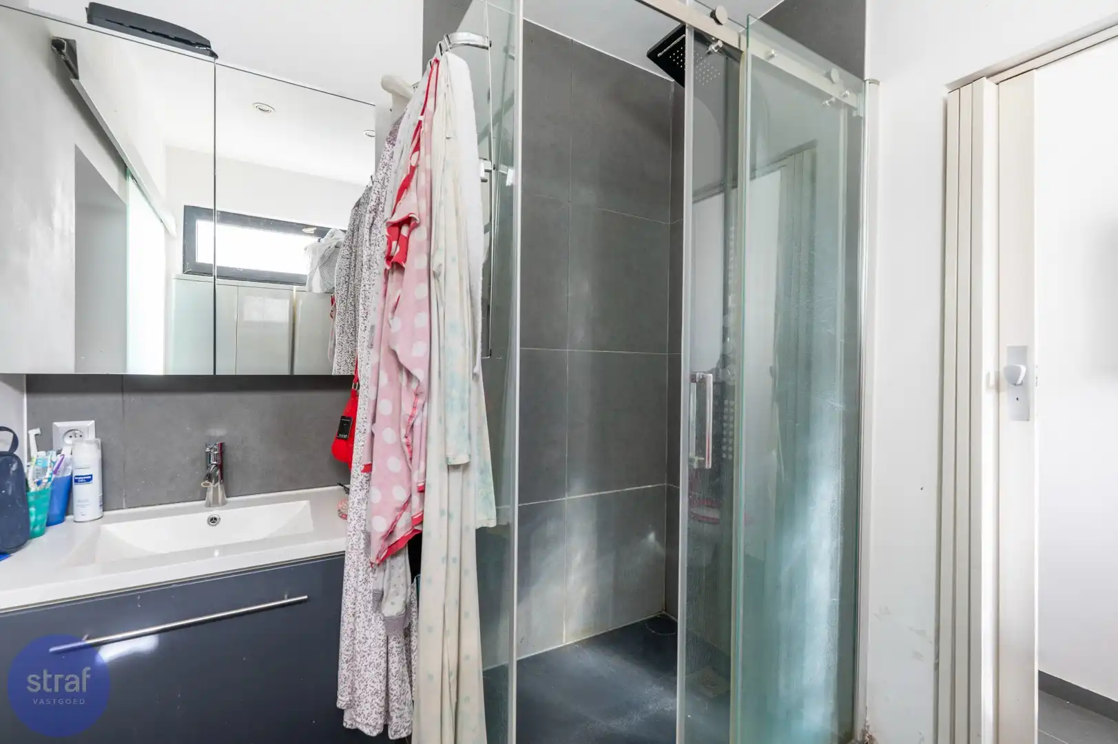 Te renoveren woning met 4 slaapkamers foto 9