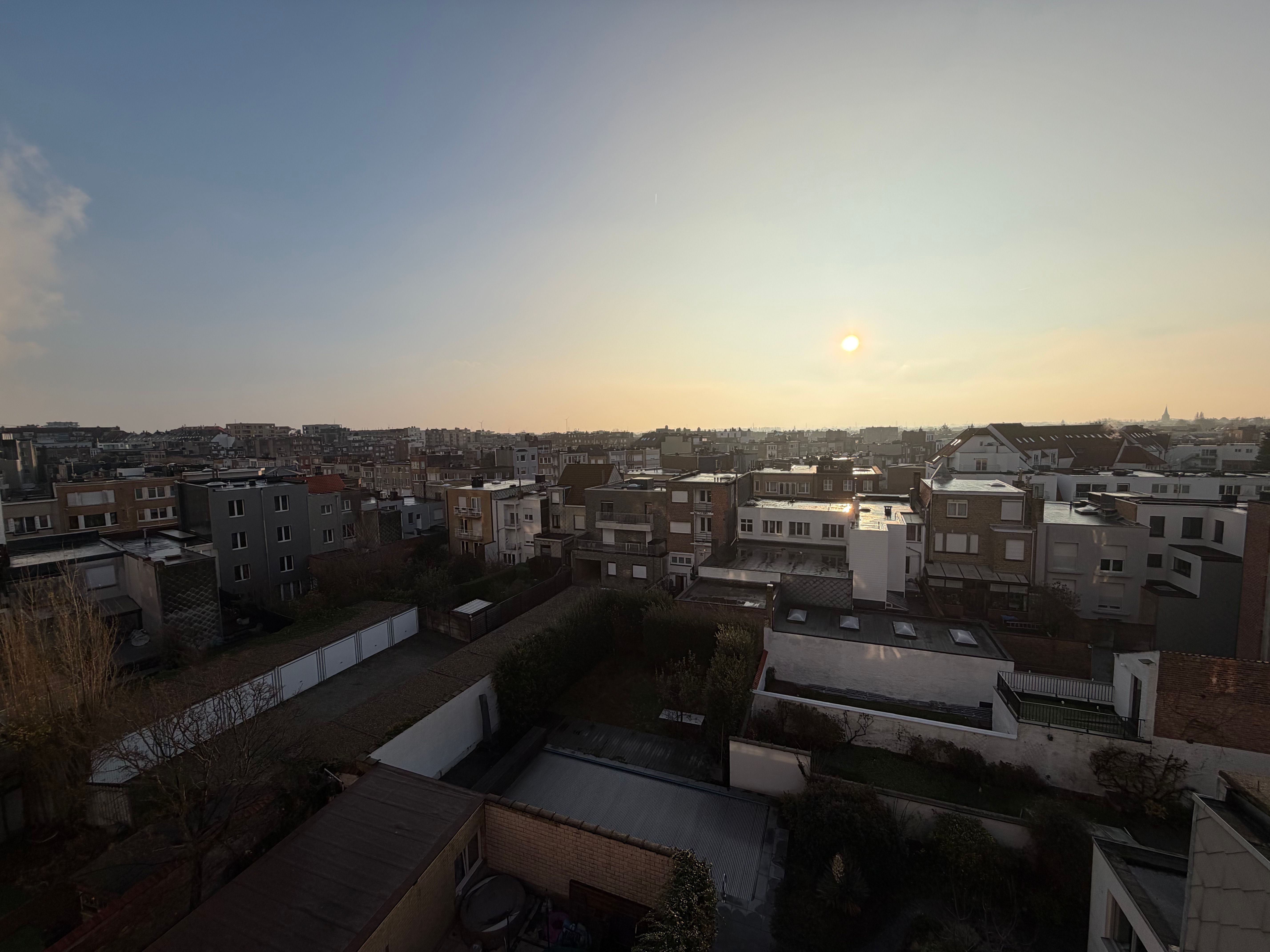 Mooi duplexappartement met drie slaapkamers en twee zongerichte terrassen. foto 8