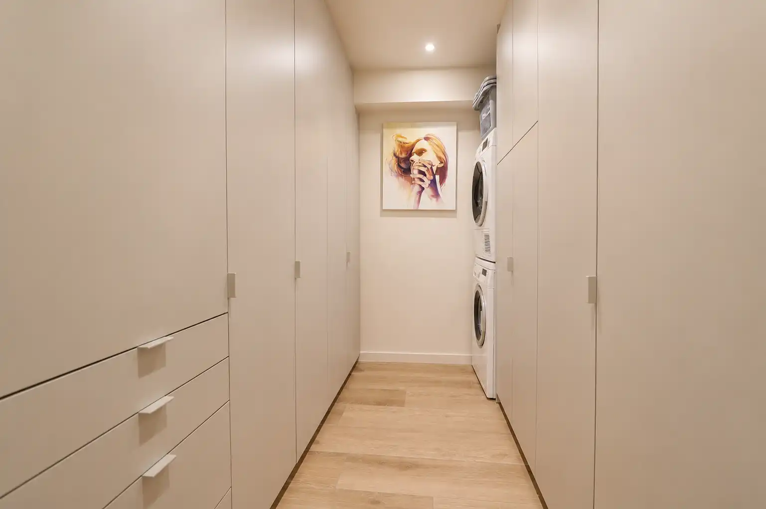Luxueus, lichtrijk appartement (130 m²) met 3 slaapkamers en frontaal zeezicht. foto {{pictureIndex}}