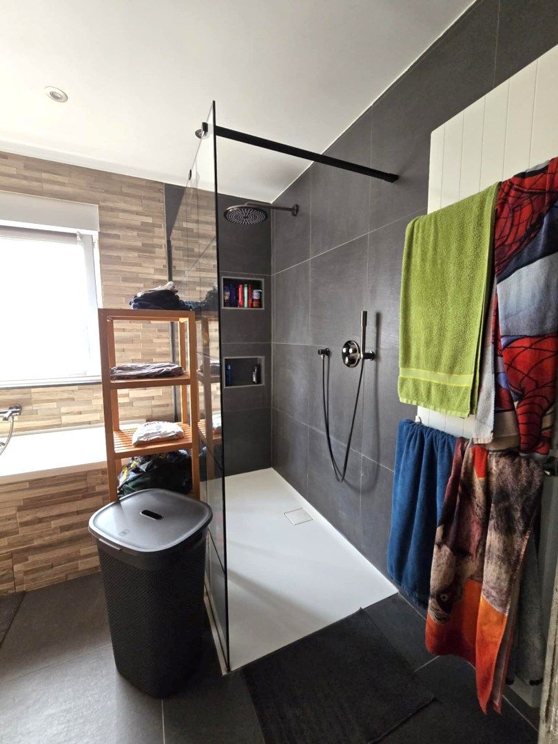 Ruime, nog licht af te werken woning gelegen te Eppegem. foto 16