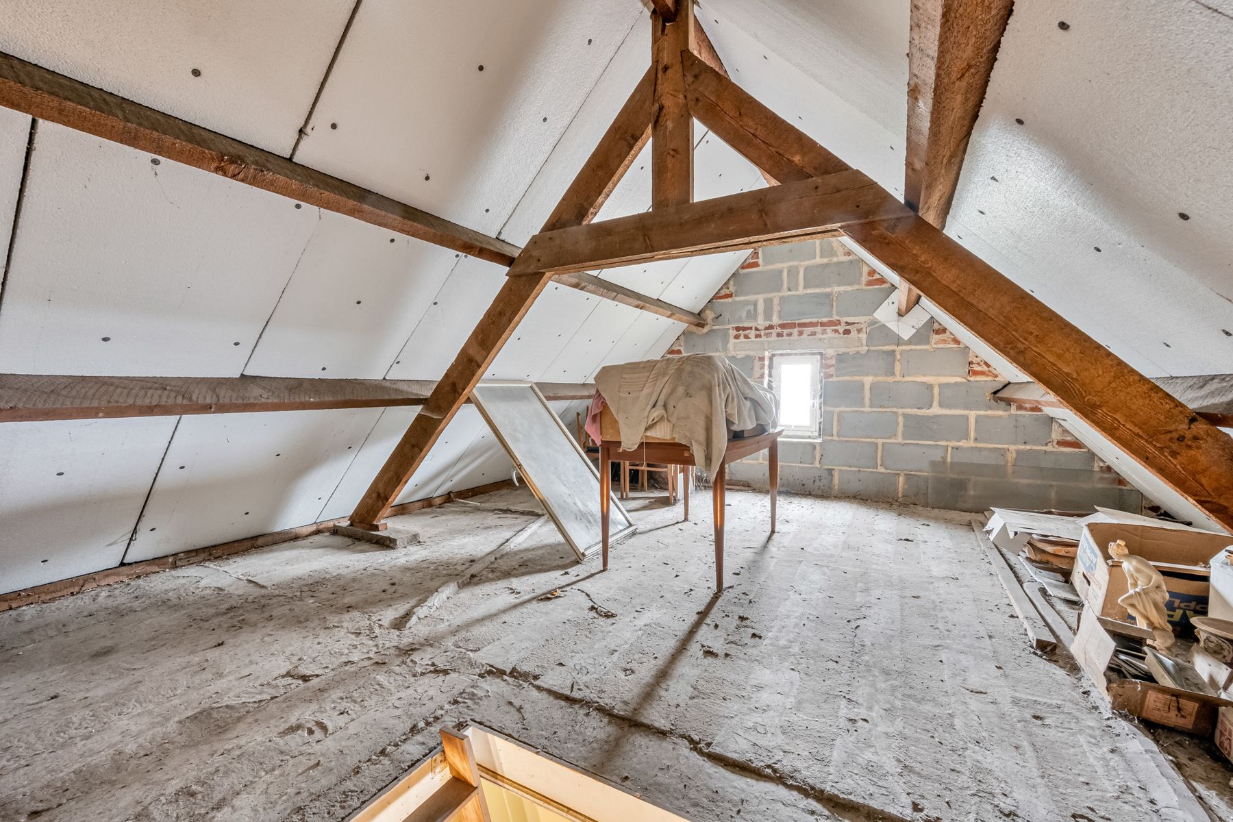 Te renoveren gezinswoning centrum Okegem foto 14