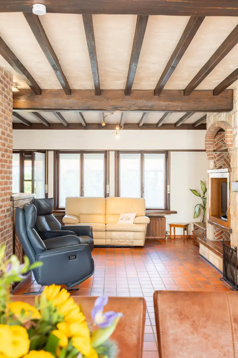 Verrassend ruime halfopen woning met omheinde tuin foto 14