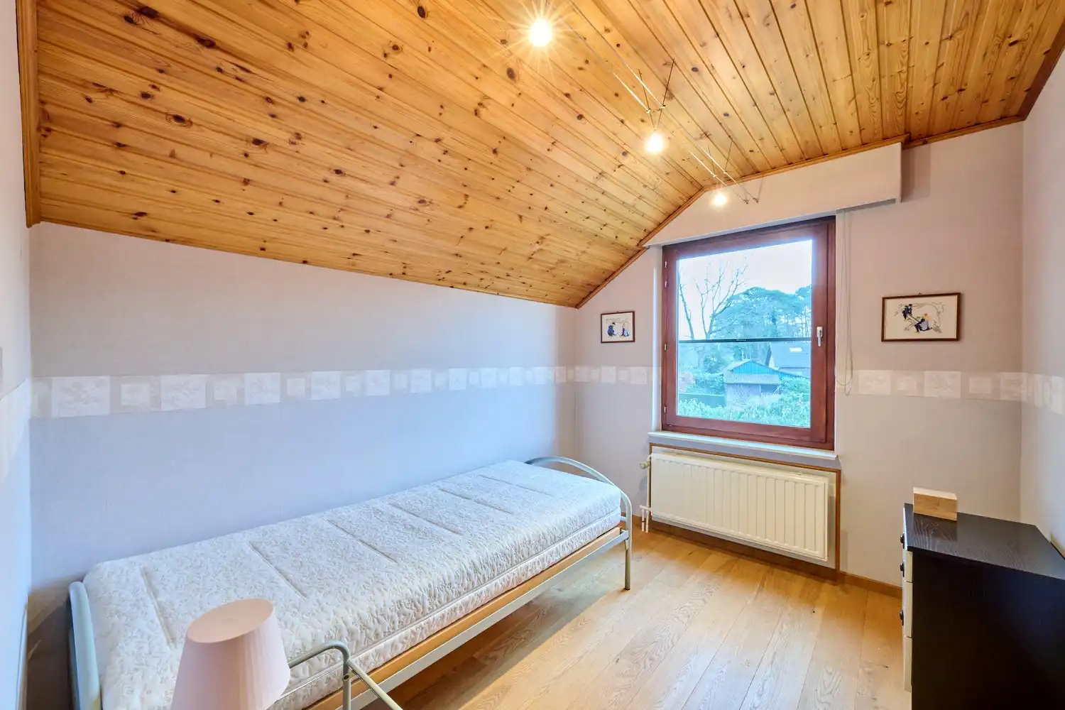 Residentieel en op een uitgestrekt perceel gelegen vernieuwde woning met 3/4 slaapkamers foto 18