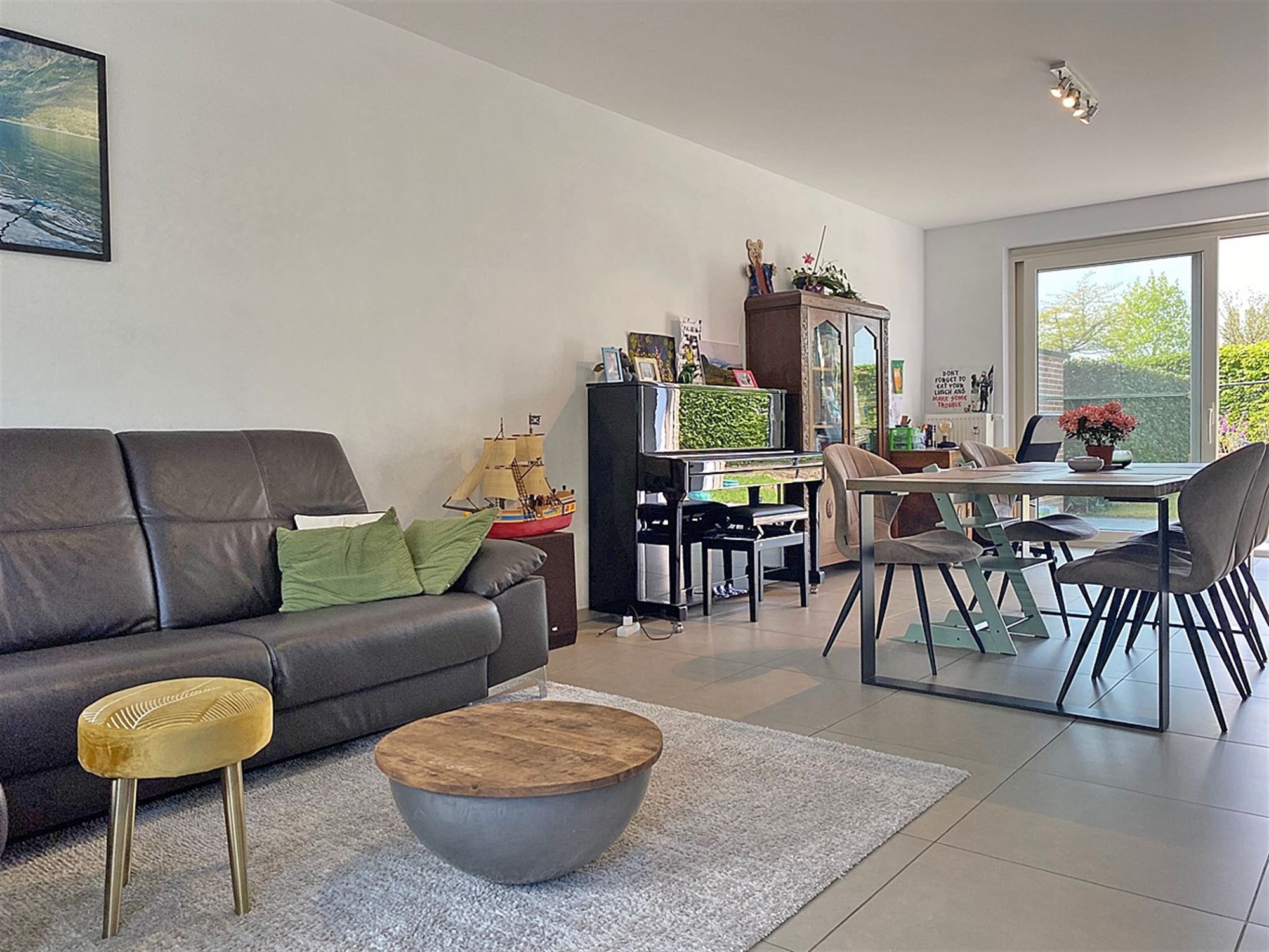 Charmante WONING (HOB) met 3 slaapkamers, garage & tuintje foto 5