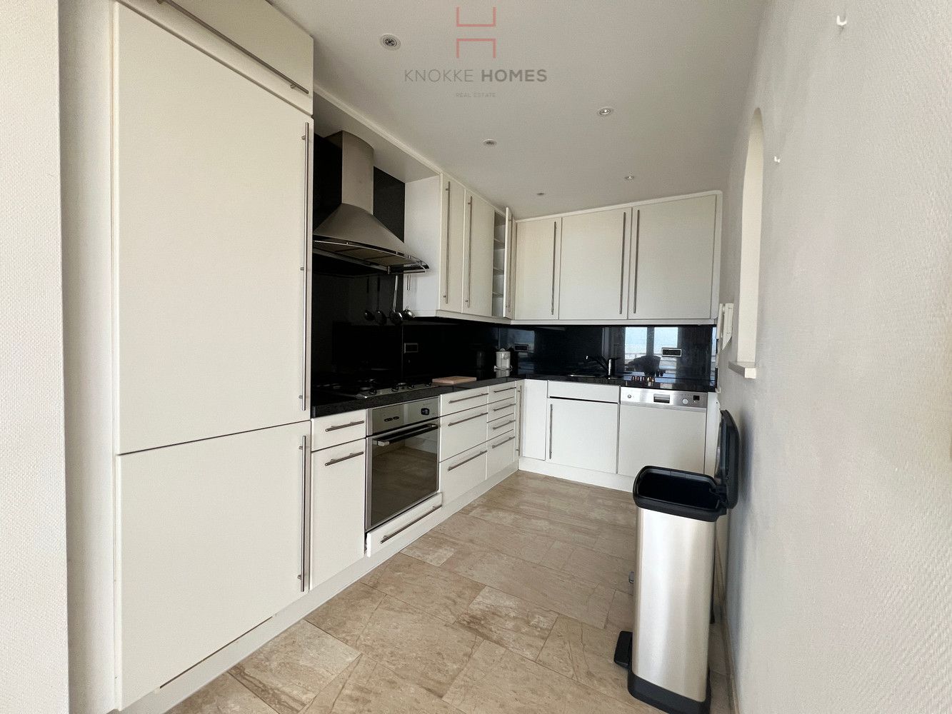 Bijzonder ruim instapklaar appartement op de zeedijk aan het Albertstrand foto 5