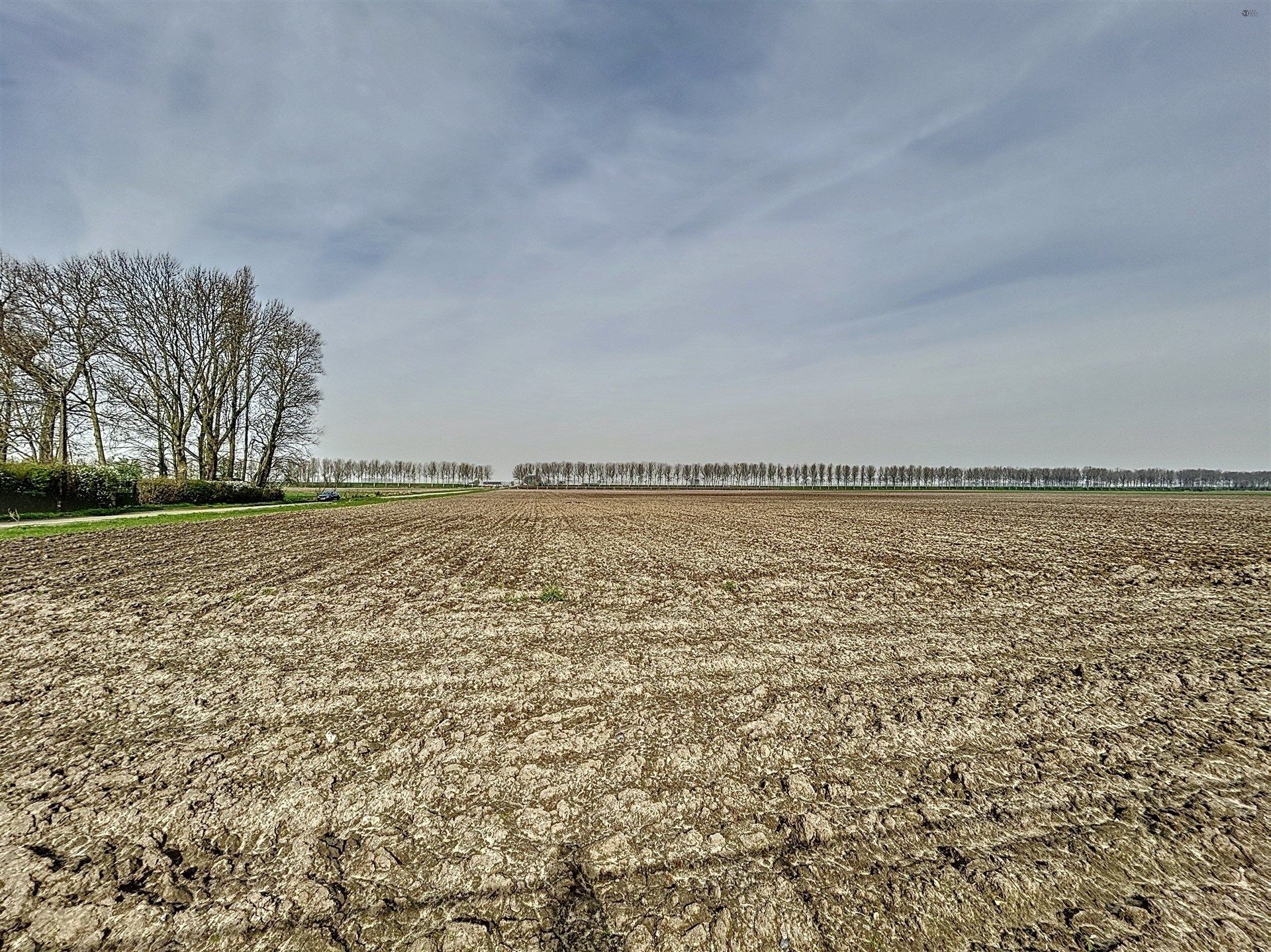 Woning met 3 slaapkamers en multifunctioneel bijgebouw op perceel van 1475m².  foto 14