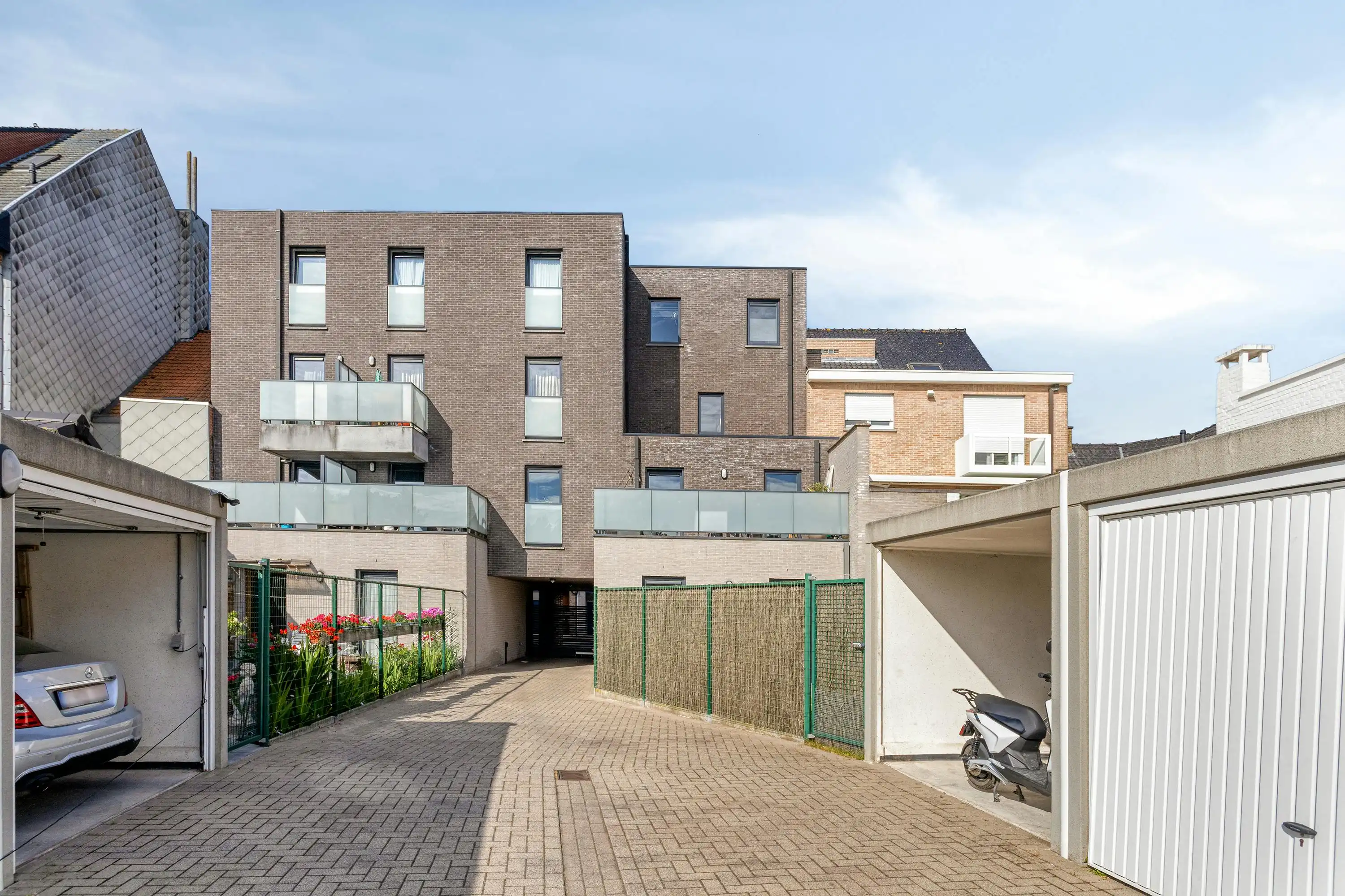 Modern appartement met private tuin in centrum Roeselare foto 15