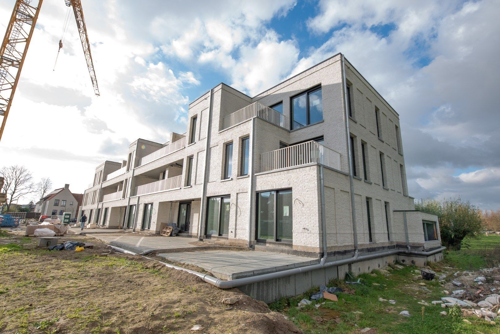 Mooi nieuwbouwappartement met tuin voor- en achteraan foto 2