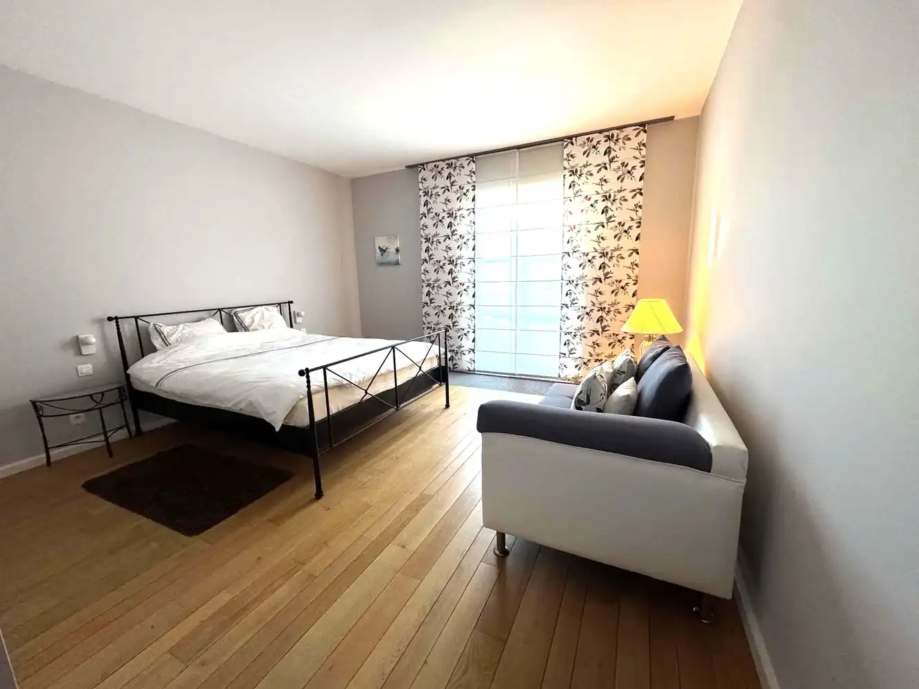 Woning met aparte praktijkruimte(opslagruimte) op strategisch gelegen locatie, instapklaar en energiezuinig! foto 11