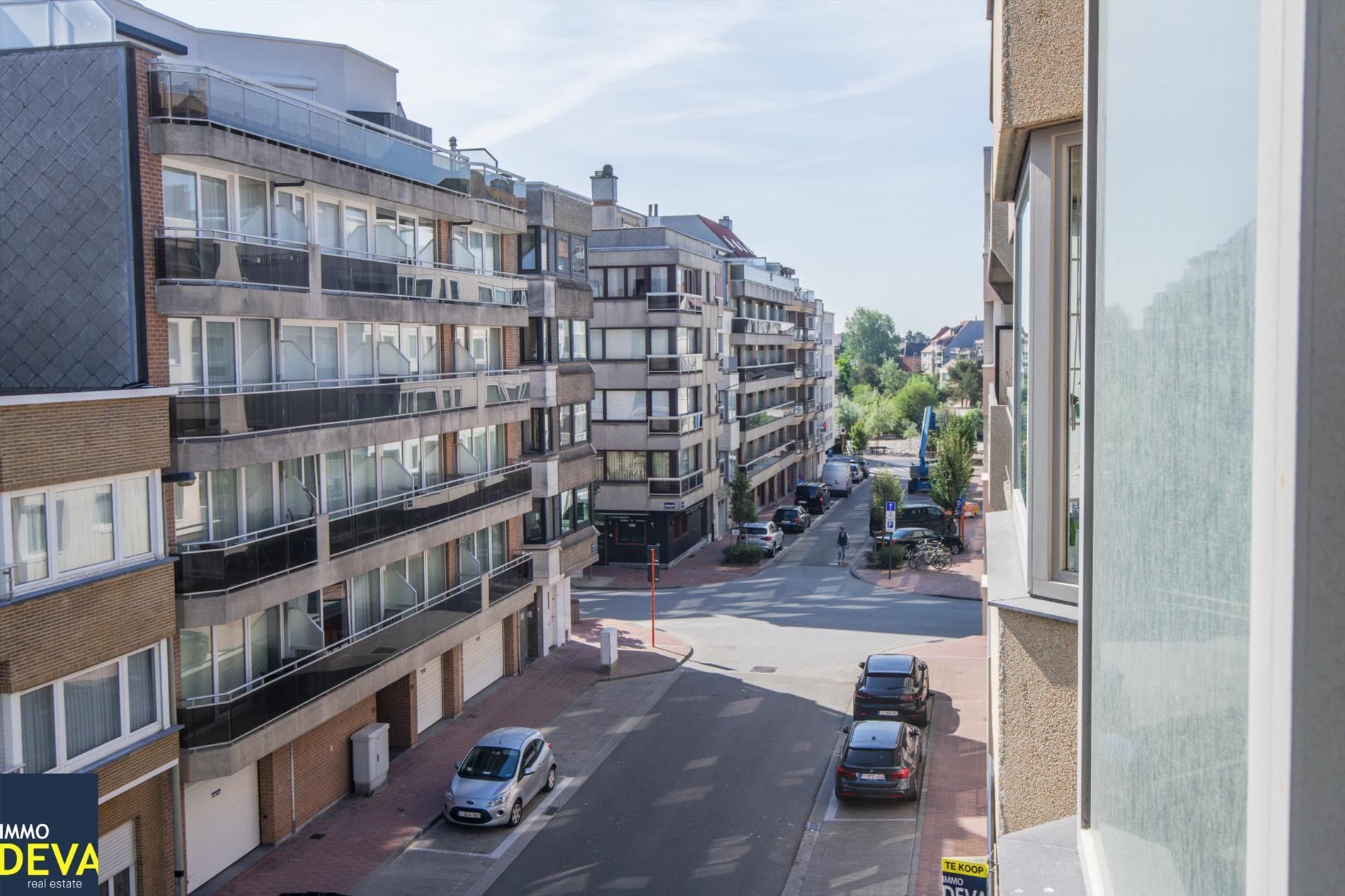 Goed gelegen appartement met zijdelings ZEEzicht dichtbij het Driehoeksplein. Parking te koop op het gelijkvloers. foto 18