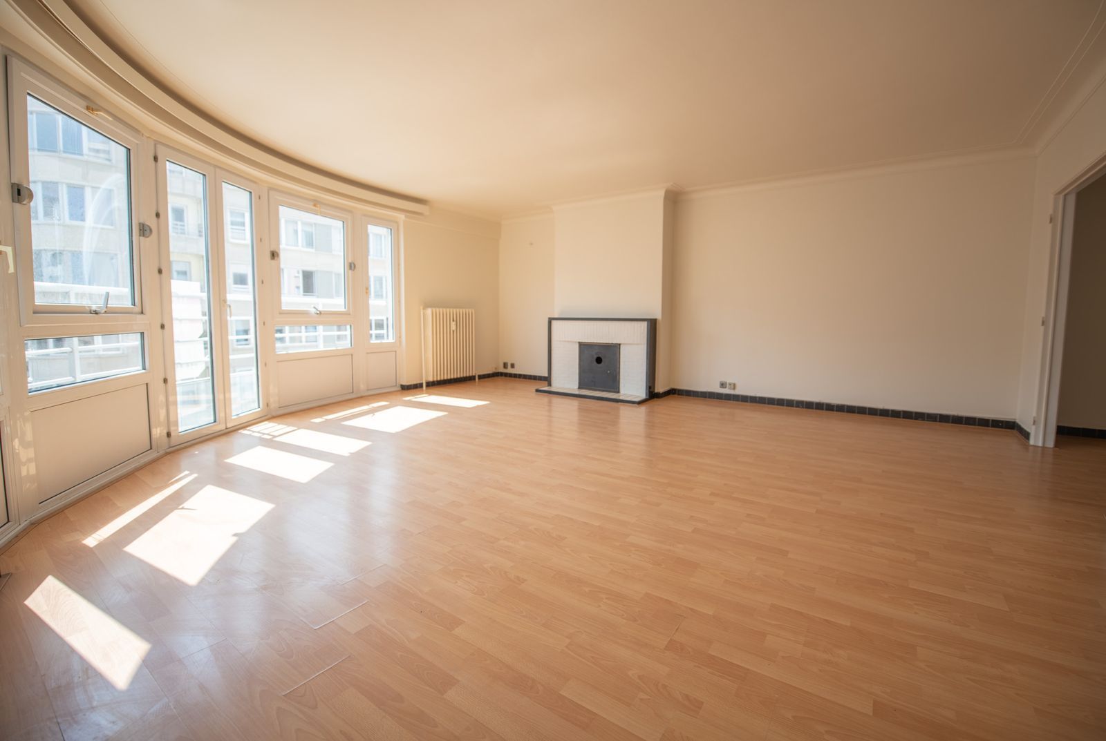 Ruim en lichtrijk appartement met 3 slaapkamers pal aan strand foto 3