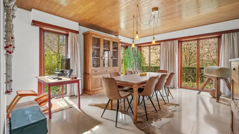 Ruime villa van 302m² op 36 are met zwembad en volledige onderkeldering foto 4