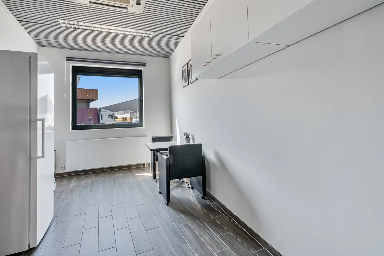 Ruim kantoorgebouw op toplocatie te Zwijnaarde foto 14