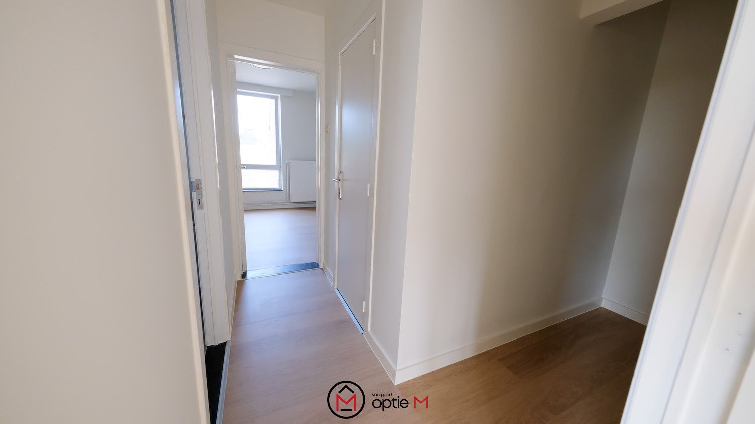 RUIM APPARTEMENT MET 3 SLAAPKAMERS, TERRAS EN GARAGEBOX foto 7