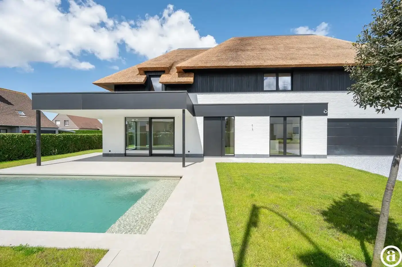 Prachtige nieuwbouw villa met 5 slaapkamers gelegen in een rustige residentiële omgeving.  foto 24