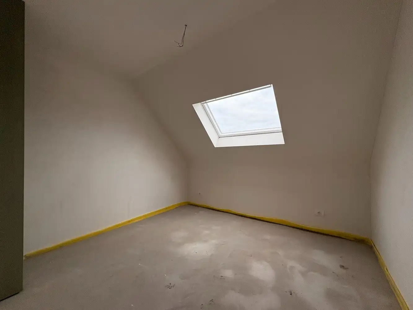 Nieuwbouwwoning met drie slaapkamers + carport foto 10