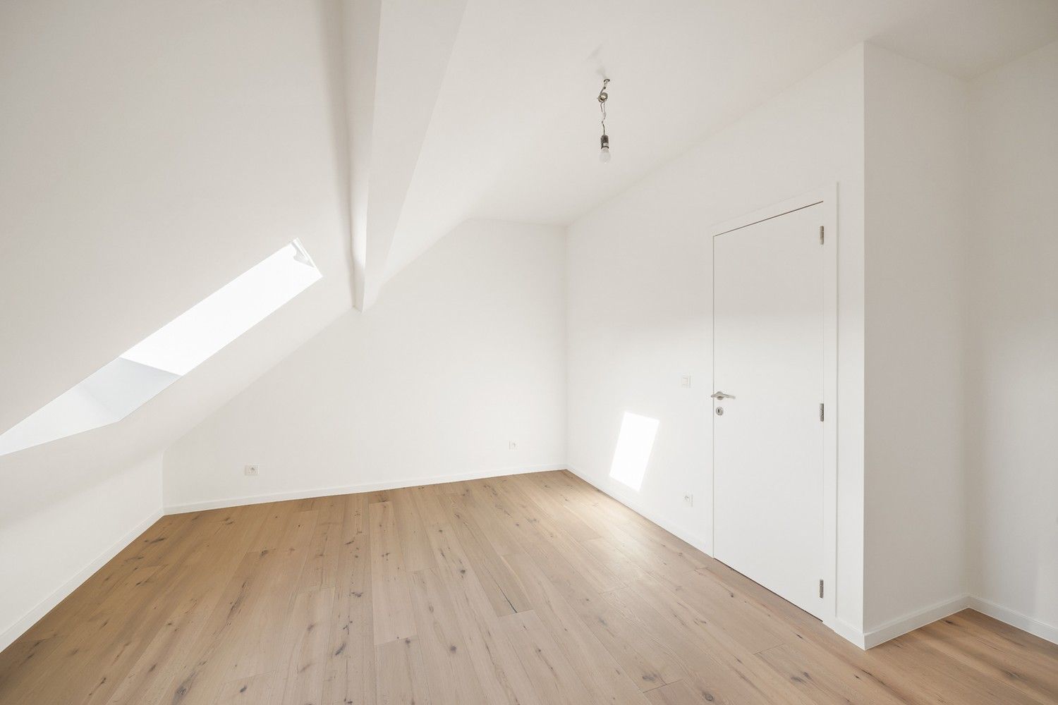 Kwalitatief in 2025 gerenoveerde eengezinswoning (±160m²) met 4 slaapkamers en een prachtige stadstuin - Zeer lage EPC-score! foto 23