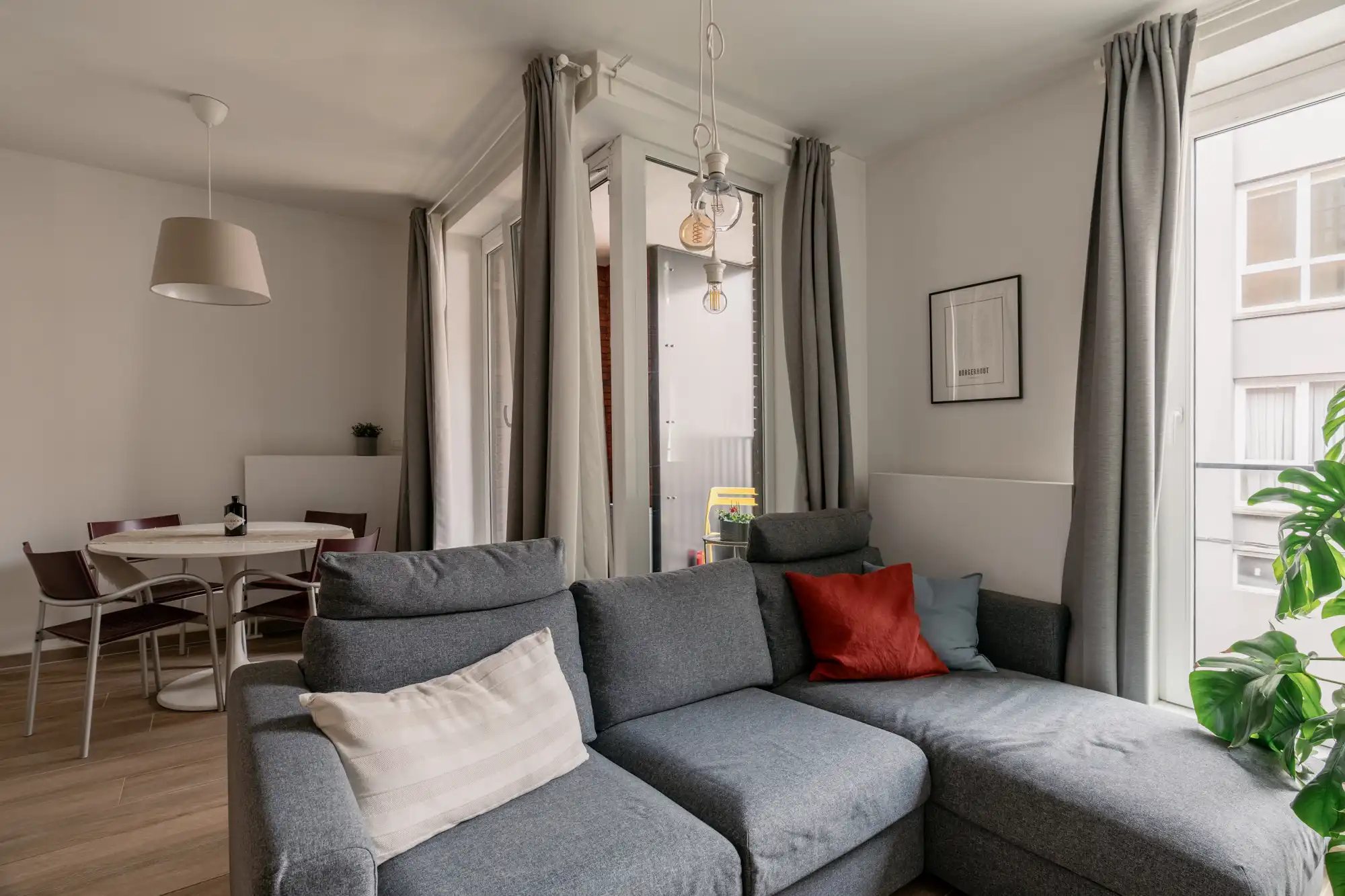 Functionele studio met terras, gemeenschappelijke binnentuin en ondergrondse autostaanplaats(en). foto 8