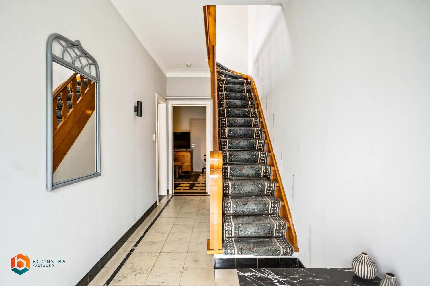 Instapklare woning met 4 slpkrs met gezellige stadstuin en garage foto 9