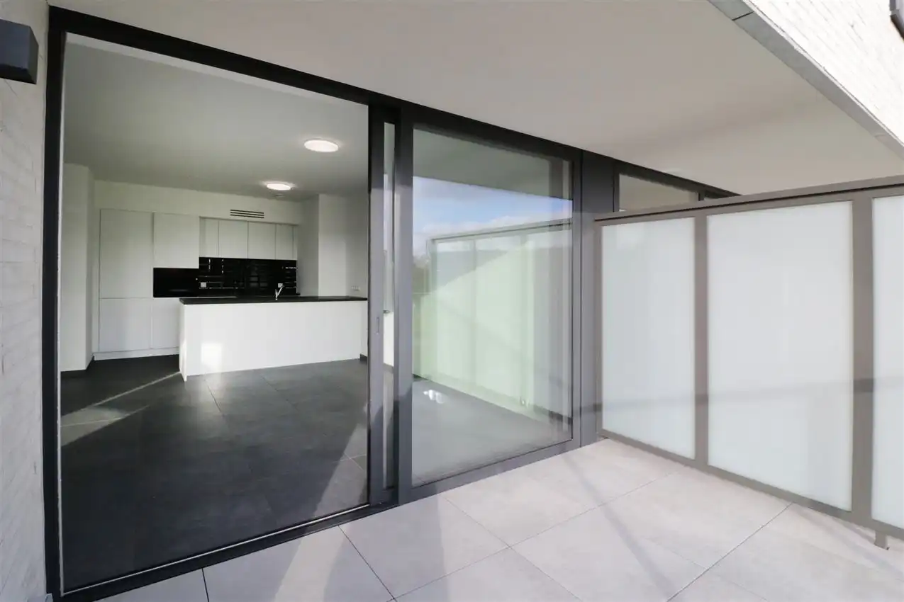 Zonnig appartement, zuidterras, twee slpk, autostaanplaats op gunstige locatie foto 13