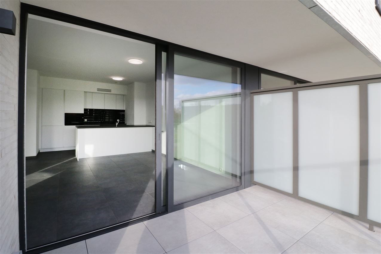 Zonnig appartement, zuidterras, twee slpk, autostaanplaats op gunstige locatie foto 13