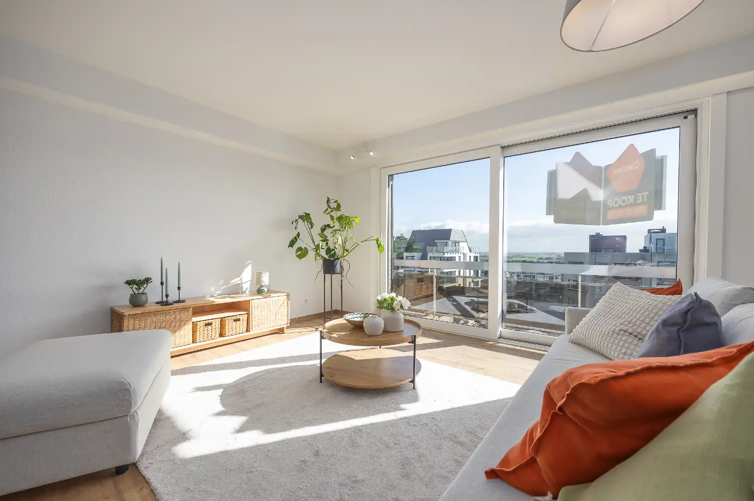 Lichtrijke studio met zuidgericht terras op de zeedijk van Middelkerke te koop foto 6