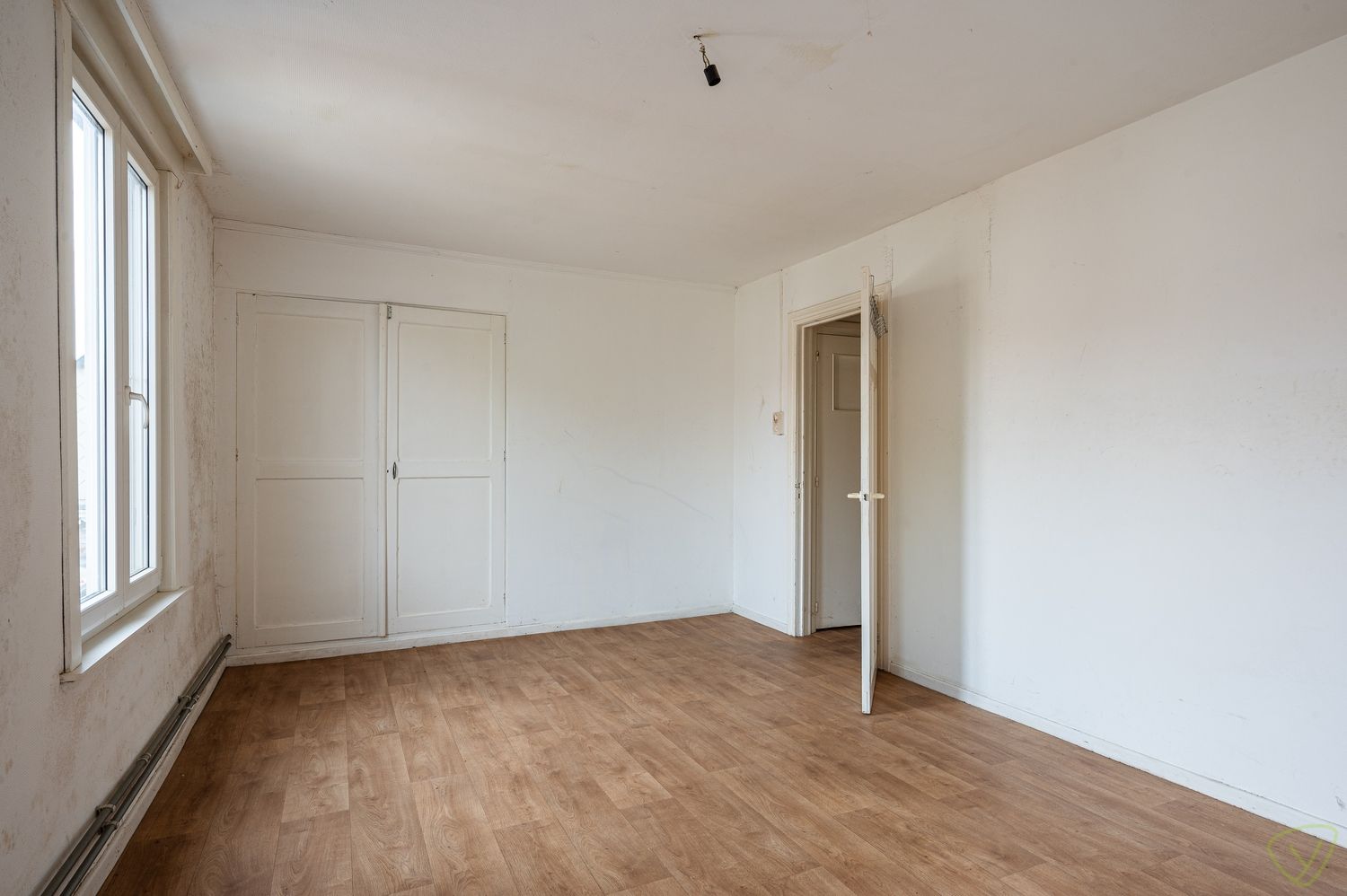 Op te frissen woning met verrassend ruime stadstuin in hartje Eeklo foto 11