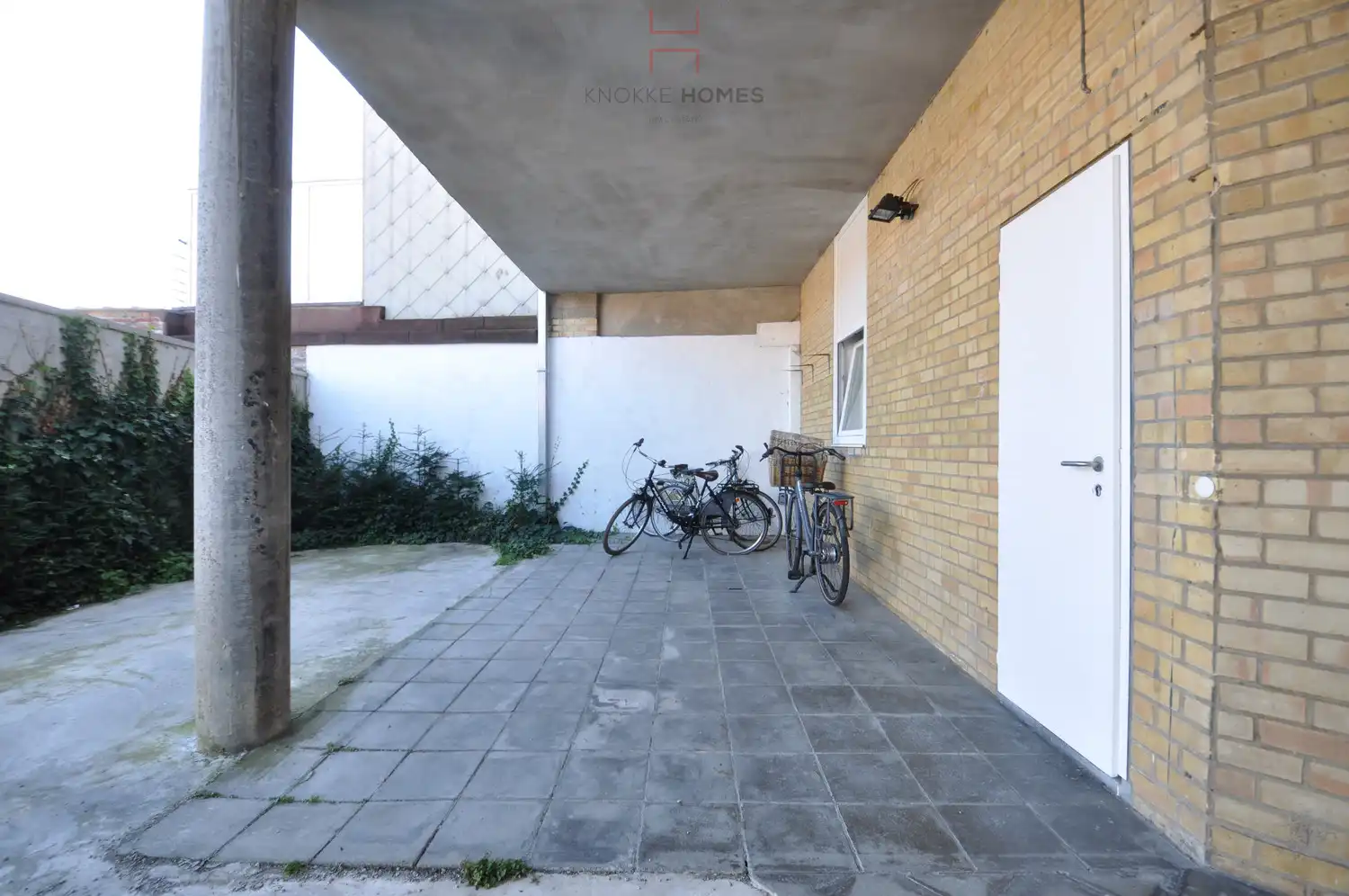 Overdekte parkeerplaats te huur in het centrum van Heist foto 5