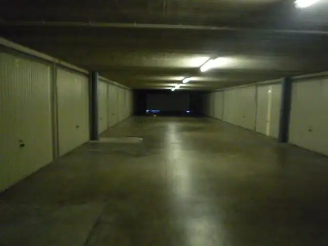 Garage op 400m van het centrum en op 250m van de Zeedijk foto 3
